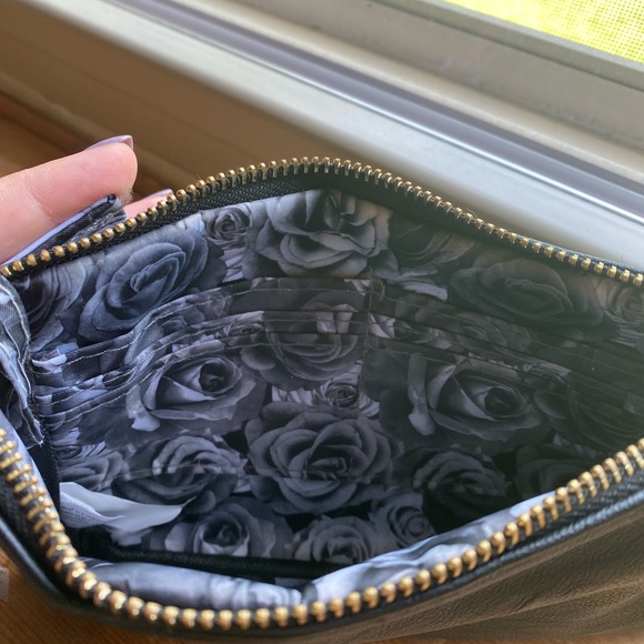 Adrienne vittadini black charging clutch - Picture 3 of 3